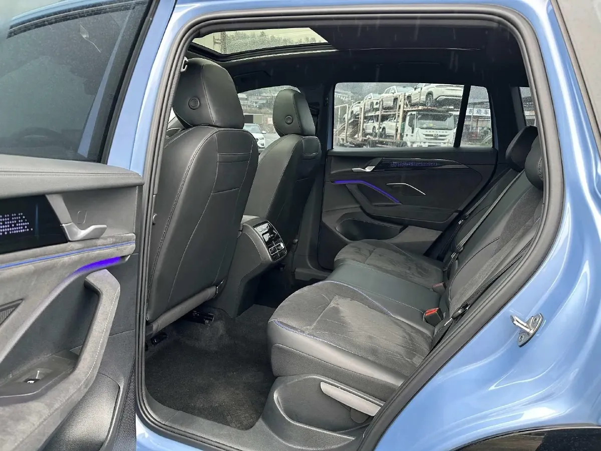 2024 Volkswagen Tiguan L 2.0T 220HP L4 7DCT,autocango,china used car exporter,china ev exporter,chinese used car exporter,chinese used ev exporter