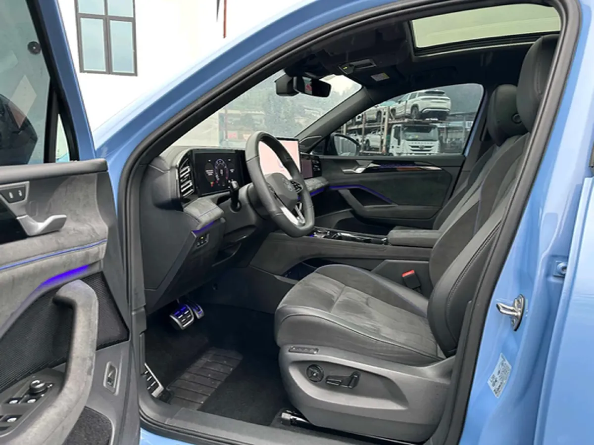 2024 Volkswagen Tiguan L 2.0T 220HP L4 7DCT,autocango,china used car exporter,china ev exporter,chinese used car exporter,chinese used ev exporter