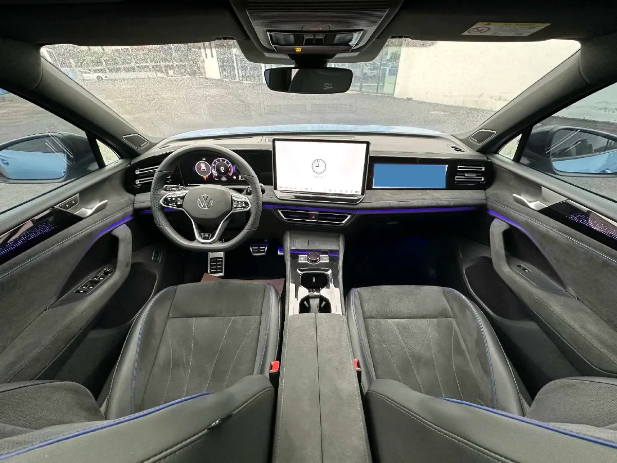 2024 Volkswagen Tiguan L 2.0T 220HP L4 7DCT,autocango,china used car exporter,china ev exporter,chinese used car exporter,chinese used ev exporter