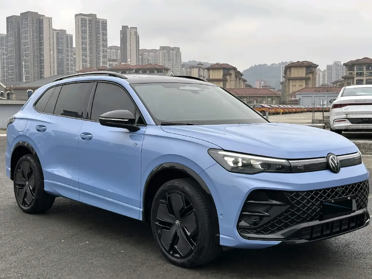 2024 Volkswagen Tiguan L 2.0T 220HP L4 7DCT,autocango,china used car exporter,china ev exporter,chinese used car exporter,chinese used ev exporter