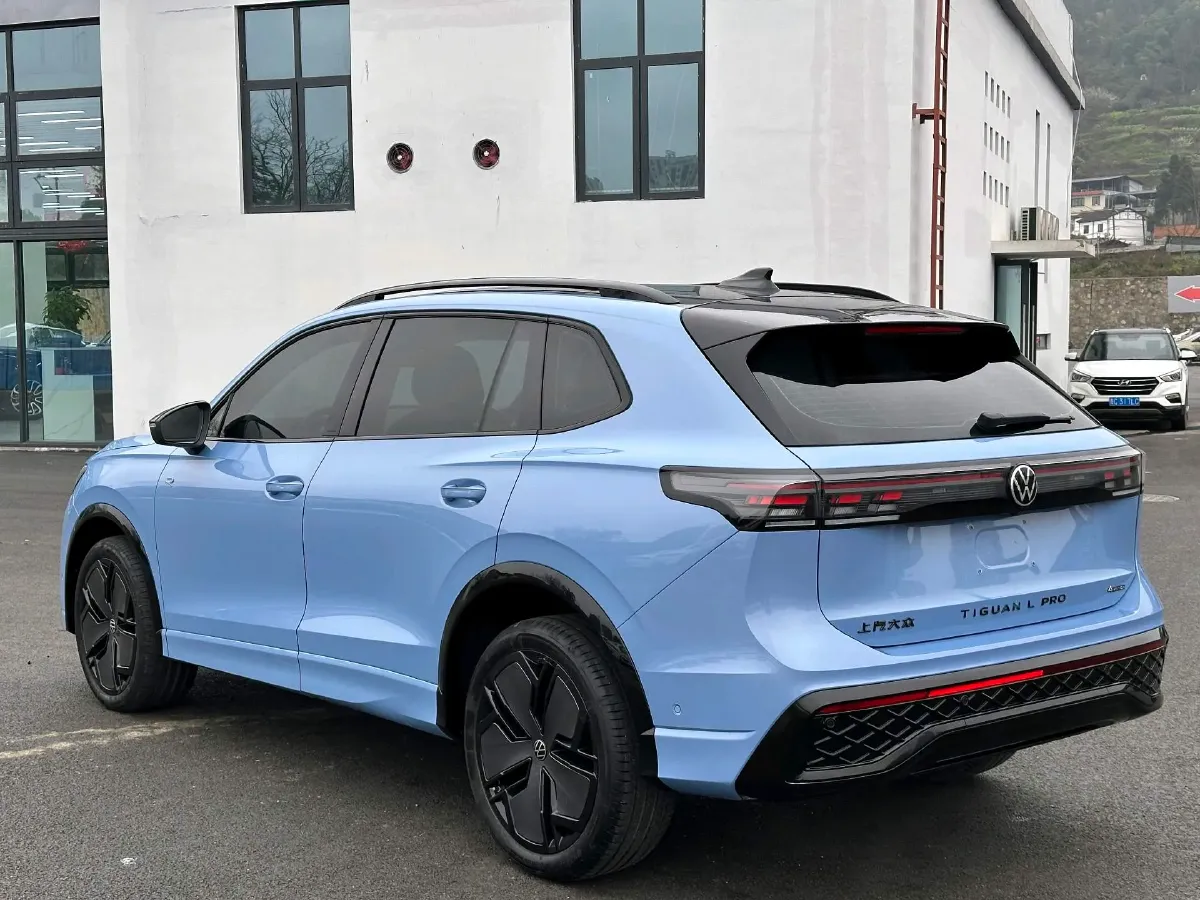 2024 Volkswagen Tiguan L 2.0T 220HP L4 7DCT,autocango,china used car exporter,china ev exporter,chinese used car exporter,chinese used ev exporter