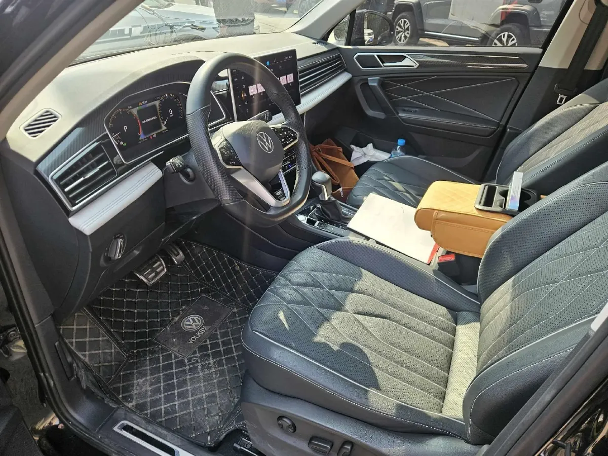 2023 Volkswagen Tiguan L 2.0T 186HP L4 7DCT,autocango,china used car exporter,china ev exporter,chinese used car exporter,chinese used ev exporter