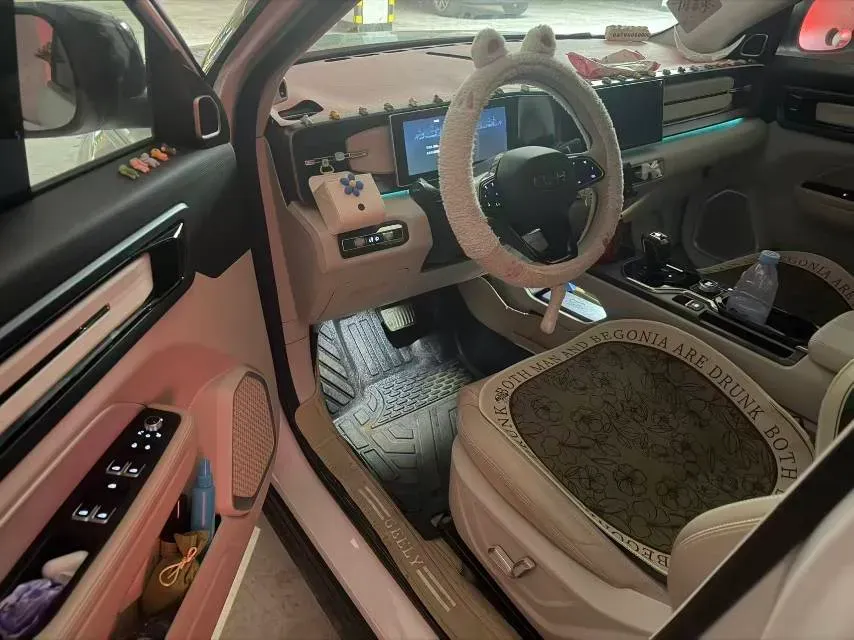 2023 Geely ICON 1.5T 181HP L4 7DCT,autocango,china used car exporter,china ev exporter,chinese used car exporter,chinese used ev exporter