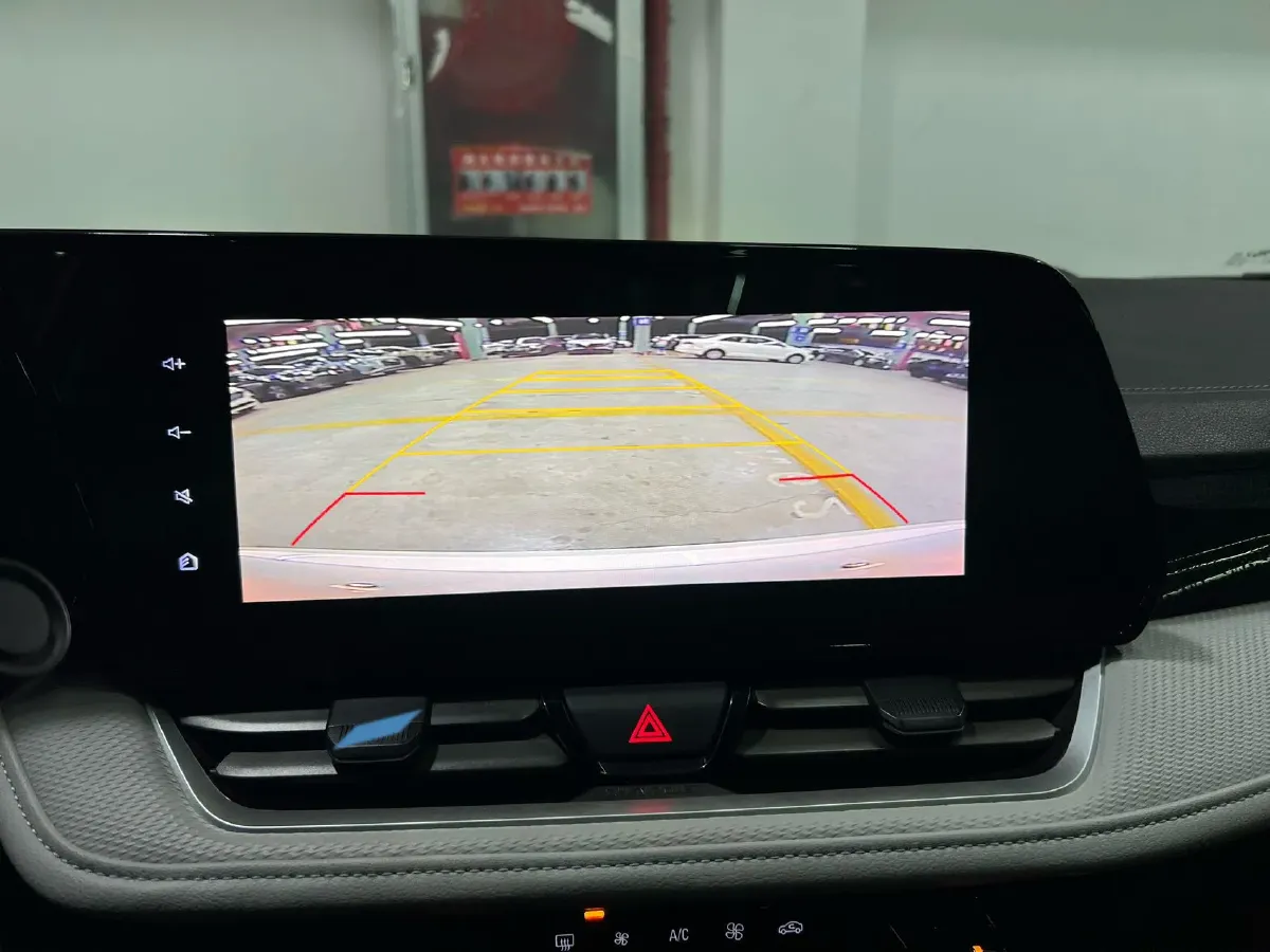 2023 Chevrolet Monza 1.5L 113HP L4 6DCT,autocango,china used car exporter,china ev exporter,chinese used car exporter,chinese used ev exporter