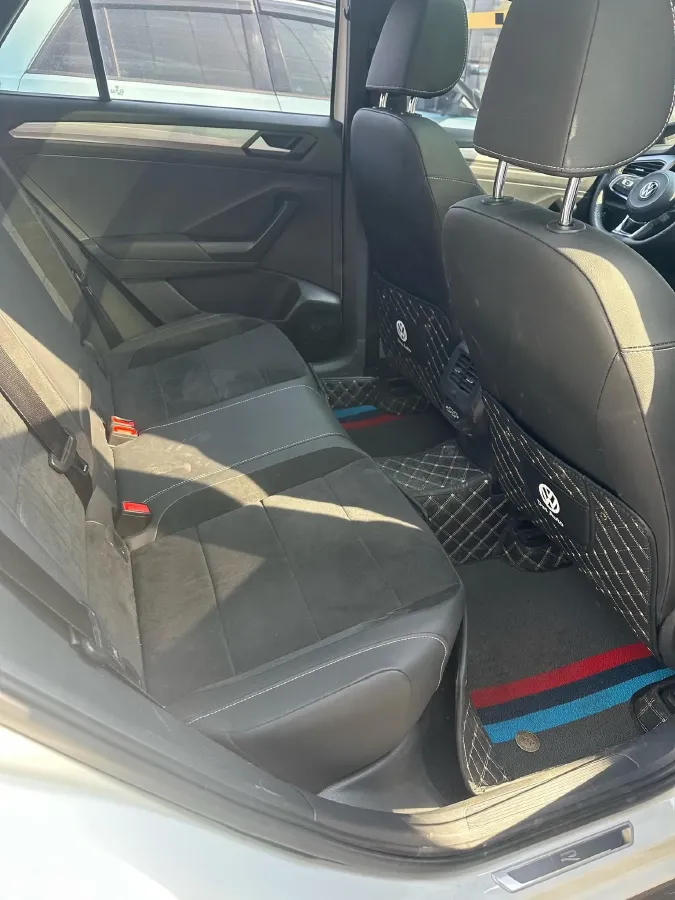 2022 Volkswagen T-Roc 1.4T 150HP L4 7DCT,autocango,china used car exporter,china ev exporter,chinese used car exporter,chinese used ev exporter