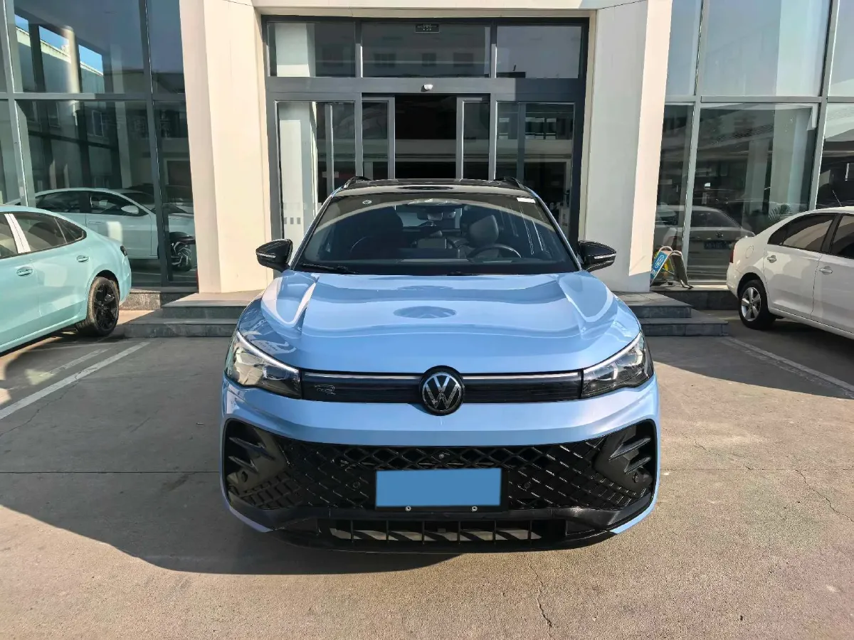 2024 Volkswagen Tiguan L 2.0T 220HP L4 7DCT,autocango,china used car exporter,china ev exporter,chinese used car exporter,chinese used ev exporter