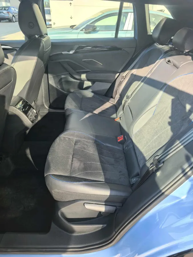 2024 Volkswagen Tiguan L 2.0T 220HP L4 7DCT,autocango,china used car exporter,china ev exporter,chinese used car exporter,chinese used ev exporter