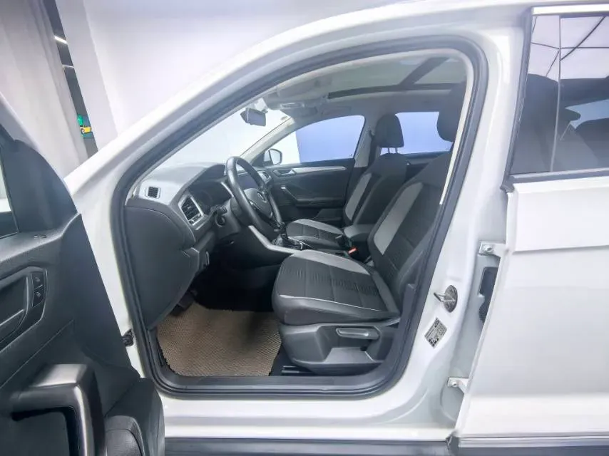 2022 Volkswagen T-Roc 1.4T 150HP L4 7DCT,autocango,china used car exporter,china ev exporter,chinese used car exporter,chinese used ev exporter