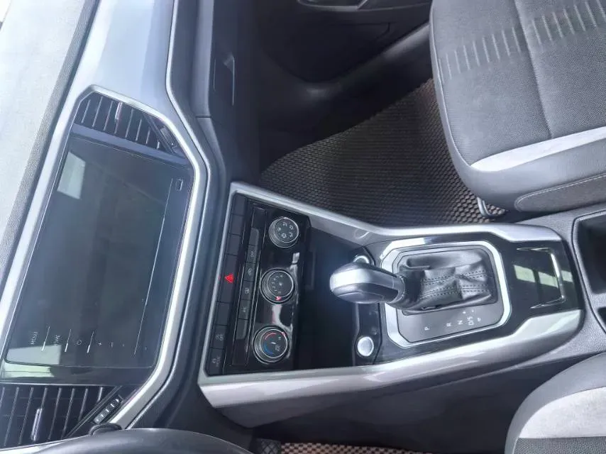 2022 Volkswagen T-Roc 1.4T 150HP L4 7DCT,autocango,china used car exporter,china ev exporter,chinese used car exporter,chinese used ev exporter