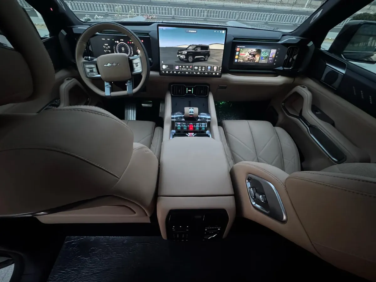 2025 FangChengBao Bao 8 2.0T 245HP L4 E-CVT PHEV 36.8KWH,autocango,china used car exporter,china ev exporter,chinese used car exporter,chinese used ev exporter