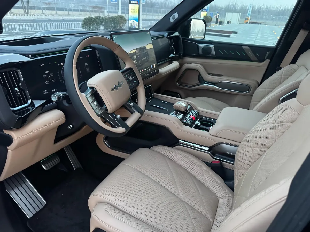 2025 FangChengBao Bao 8 2.0T 245HP L4 E-CVT PHEV 36.8KWH,autocango,china used car exporter,china ev exporter,chinese used car exporter,chinese used ev exporter