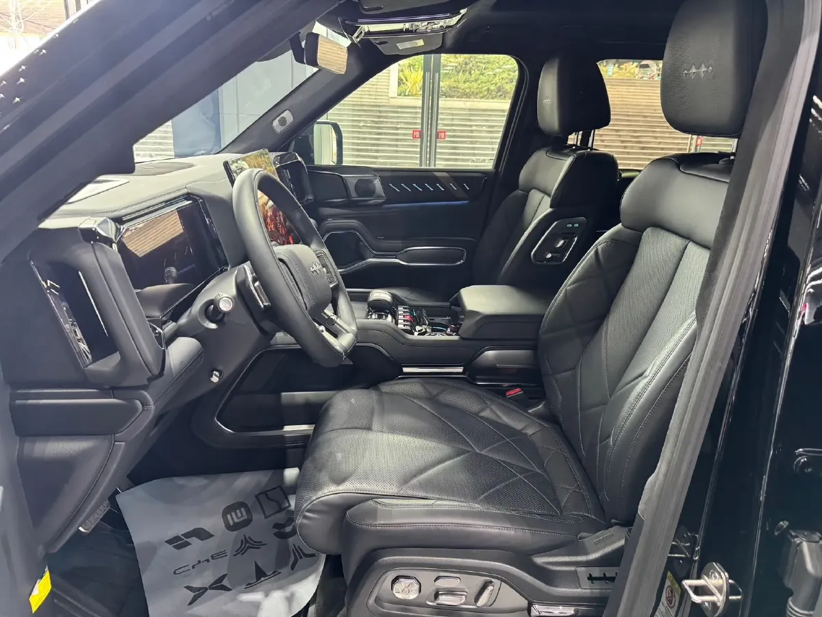 2025 FangChengBao Bao 8 2.0T 245HP L4 E-CVT PHEV 36.8KWH,autocango,china used car exporter,china ev exporter,chinese used car exporter,chinese used ev exporter