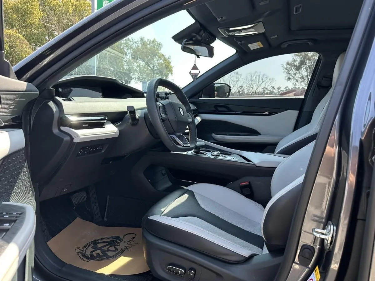 2024 ChangAn UNI-V iDD 1.5L 110HP L4 E-CVT PHEV 18.99KWH,autocango,china used car exporter,china ev exporter,chinese used car exporter,chinese used ev exporter