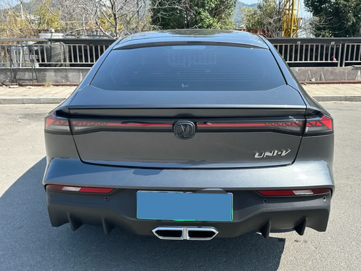 2024 ChangAn UNI-V iDD 1.5L 110HP L4 E-CVT PHEV 18.99KWH,autocango,china used car exporter,china ev exporter,chinese used car exporter,chinese used ev exporter