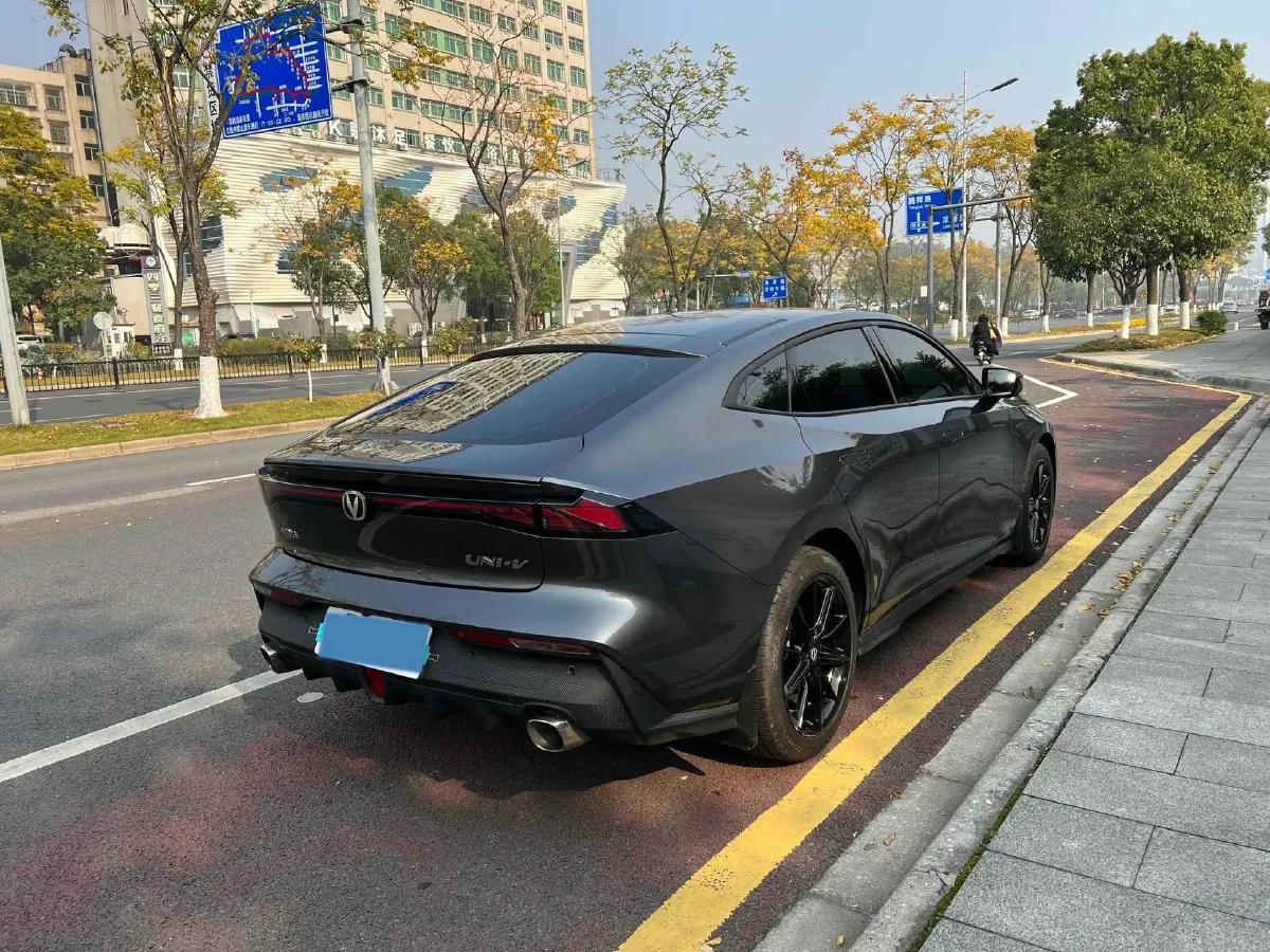 2023 ChangAn UNI-V 1.5T 188HP L4 7DCT,autocango,china used car exporter,china ev exporter,chinese used car exporter,chinese used ev exporter