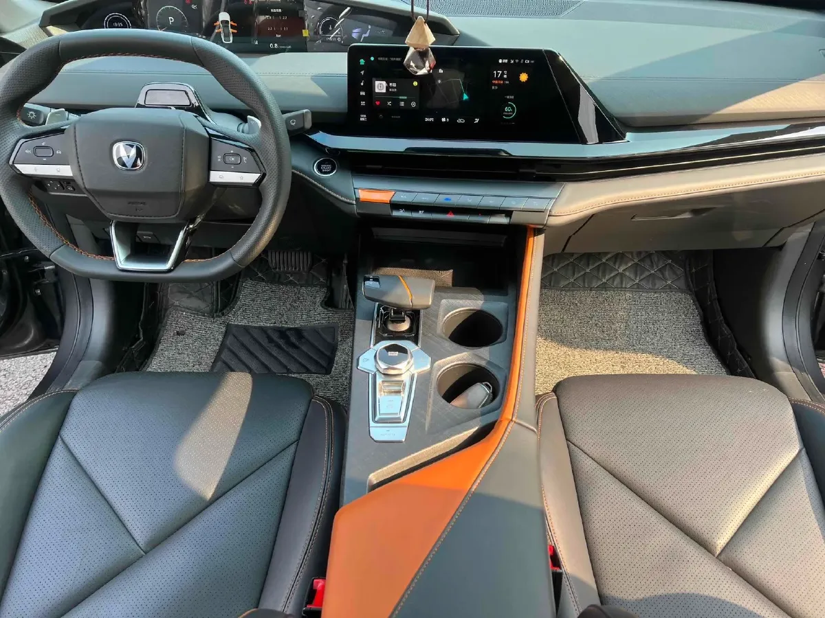 2023 ChangAn UNI-V 1.5T 188HP L4 7DCT,autocango,china used car exporter,china ev exporter,chinese used car exporter,chinese used ev exporter