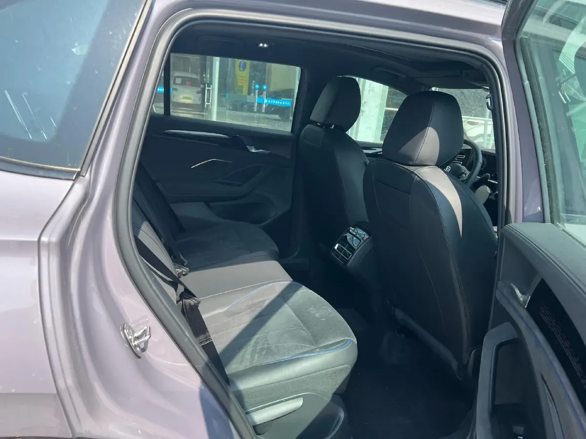 2024 Volkswagen Tiguan L 2.0T 186HP L4 7DCT,autocango,china used car exporter,china ev exporter,chinese used car exporter,chinese used ev exporter