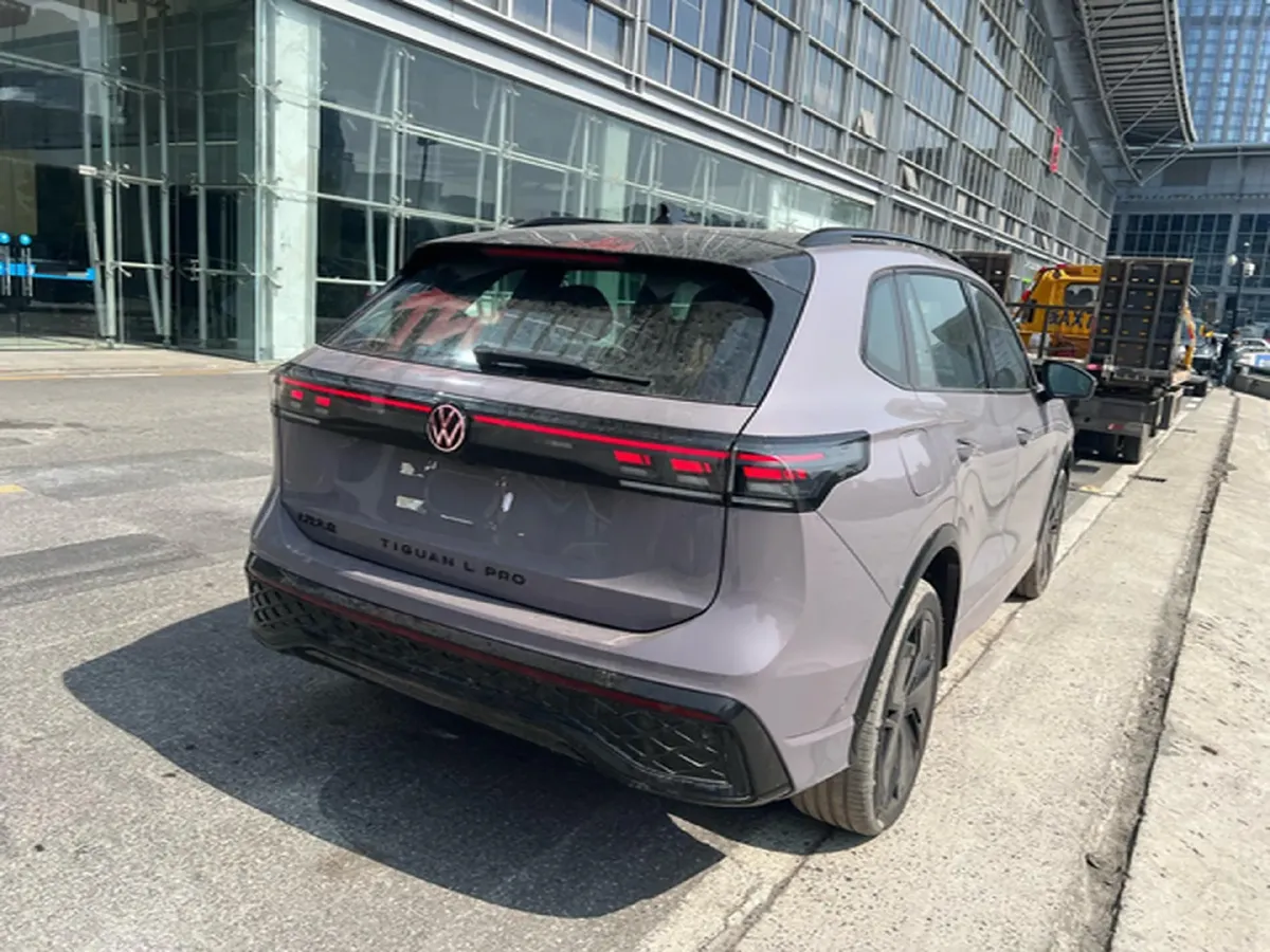 2024 Volkswagen Tiguan L 2.0T 186HP L4 7DCT,autocango,china used car exporter,china ev exporter,chinese used car exporter,chinese used ev exporter