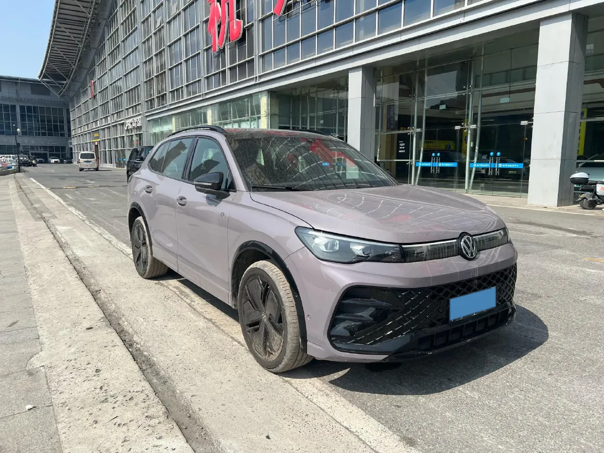 2024 Volkswagen Tiguan L 2.0T 186HP L4 7DCT,autocango,china used car exporter,china ev exporter,chinese used car exporter,chinese used ev exporter