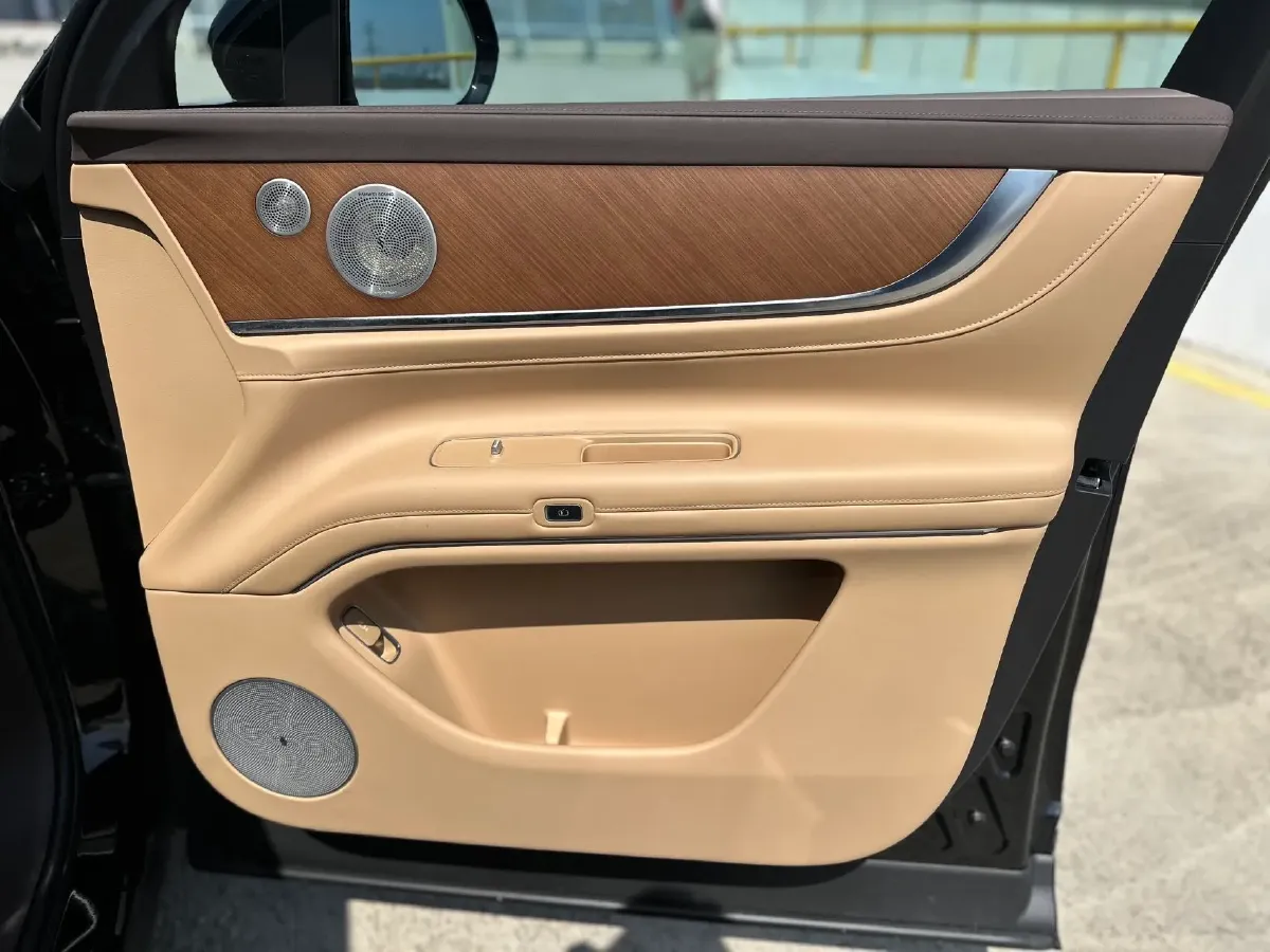 2025 AITO AITO M9 REEV 160HP REEV 52KWH,autocango,china used car exporter,china ev exporter,chinese used car exporter,chinese used ev exporter