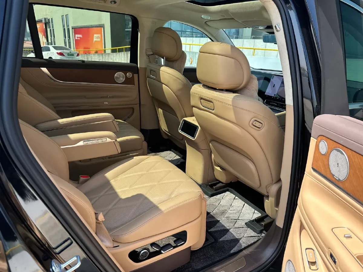 2025 AITO AITO M9 REEV 160HP REEV 52KWH,autocango,china used car exporter,china ev exporter,chinese used car exporter,chinese used ev exporter