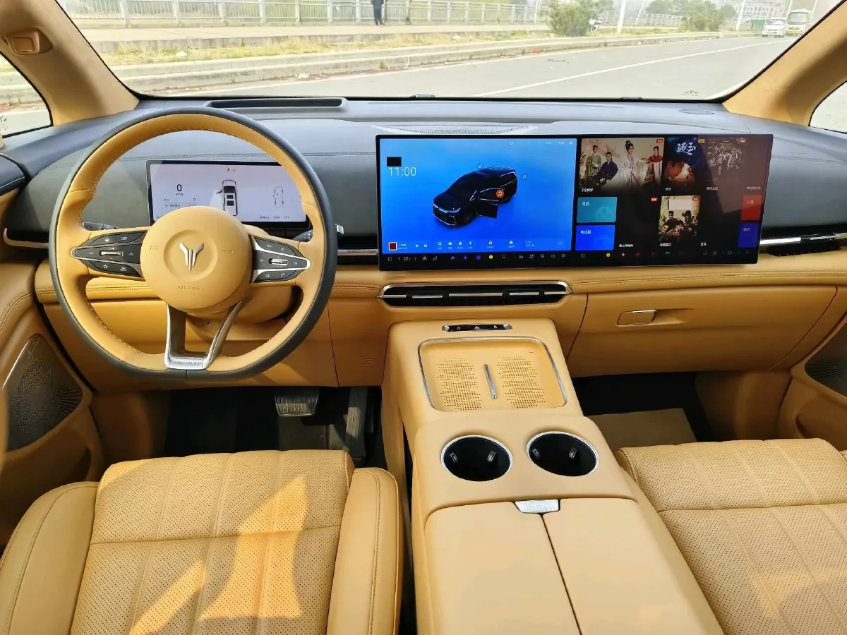 2025 Voyah Dream 1.5T 150HP L4 PHEV 41.7KWH,autocango,china used car exporter,china ev exporter,chinese used car exporter,chinese used ev exporter