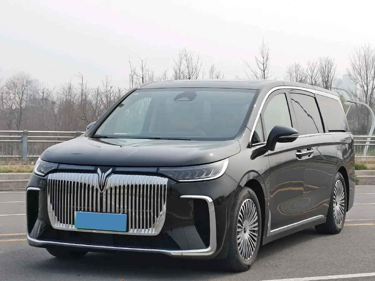 2025 Voyah Dream 1.5T 150HP L4 PHEV 41.7KWH,autocango,china used car exporter,china ev exporter,chinese used car exporter,chinese used ev exporter