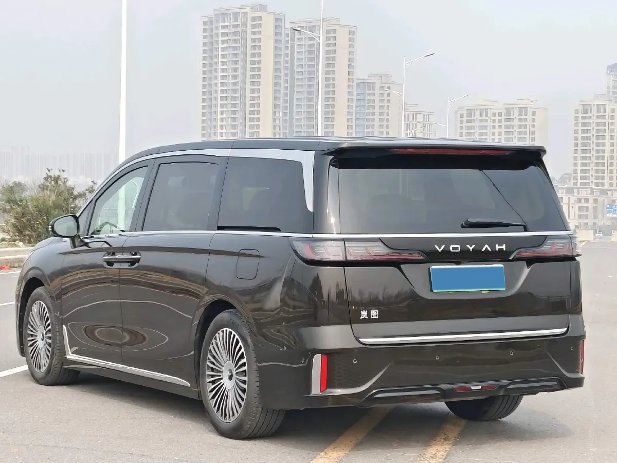 2025 Voyah Dream 1.5T 150HP L4 PHEV 41.7KWH,autocango,china used car exporter,china ev exporter,chinese used car exporter,chinese used ev exporter