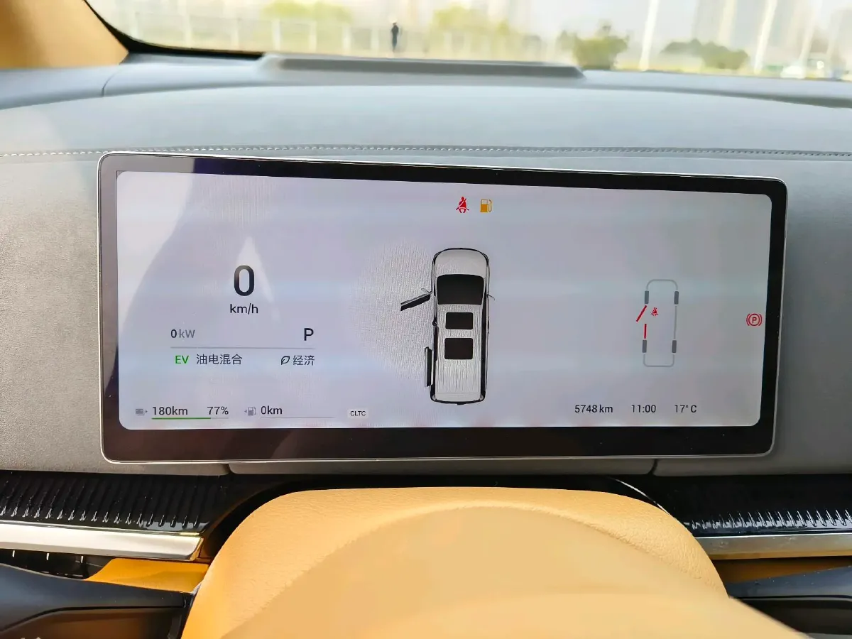 2025 Voyah Dream 1.5T 150HP L4 PHEV 41.7KWH,autocango,china used car exporter,china ev exporter,chinese used car exporter,chinese used ev exporter