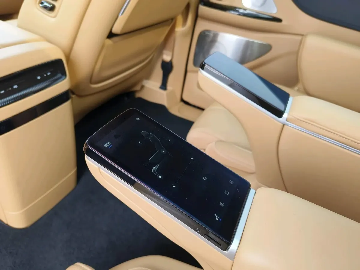 2025 Voyah Dream 1.5T 150HP L4 PHEV 41.7KWH,autocango,china used car exporter,china ev exporter,chinese used car exporter,chinese used ev exporter