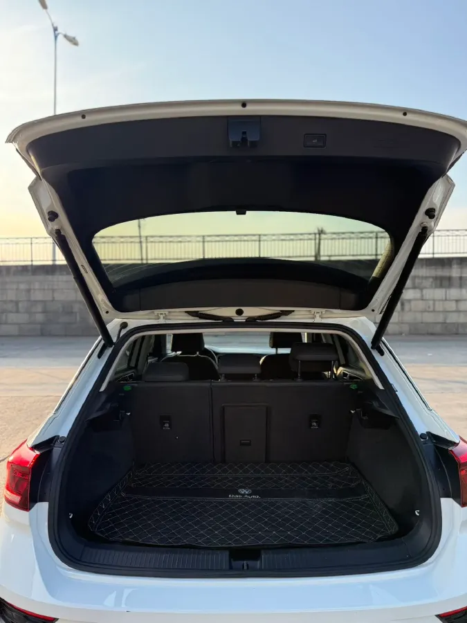 2022 Volkswagen T-Roc 1.4T 150HP L4 7DCT,autocango,china used car exporter,china ev exporter,chinese used car exporter,chinese used ev exporter