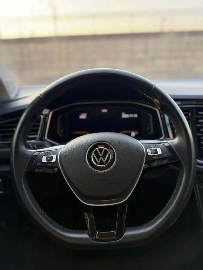 2022 Volkswagen T-Roc 1.4T 150HP L4 7DCT,autocango,china used car exporter,china ev exporter,chinese used car exporter,chinese used ev exporter