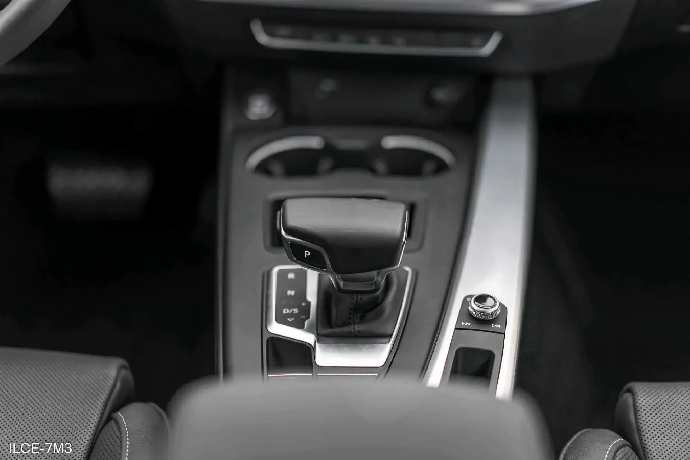 2020 Audi A4L 2.0T 150HP L4 7DCT,autocango,china used car exporter,china ev exporter,chinese used car exporter,chinese used ev exporter