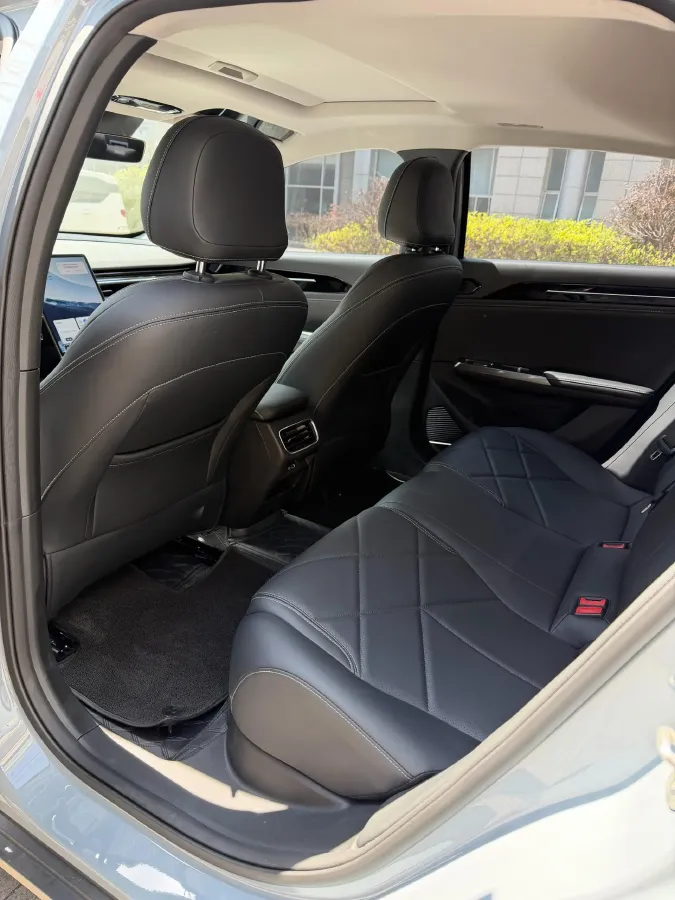 2024 Geely Galaxy L6 1.5T 163HP L4 3DHT PHEV,autocango,china used car exporter,china ev exporter,chinese used car exporter,chinese used ev exporter