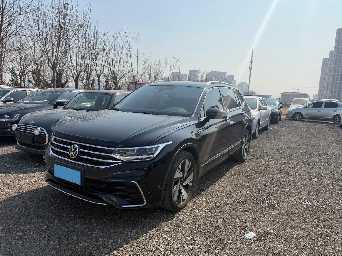 2023 Volkswagen Tiguan L 2.0T 186HP L4 7DCT,autocango,china used car exporter,china ev exporter,chinese used car exporter,chinese used ev exporter