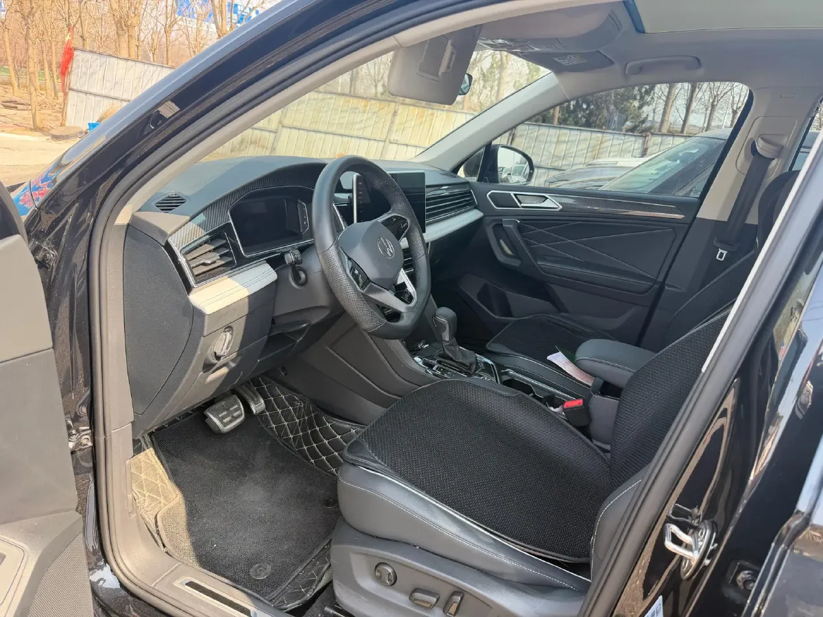 2023 Volkswagen Tiguan L 2.0T 186HP L4 7DCT,autocango,china used car exporter,china ev exporter,chinese used car exporter,chinese used ev exporter