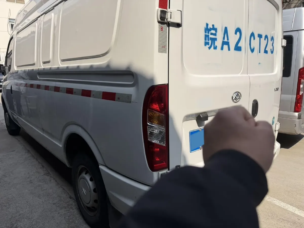 2023 MAXUS XinTu V80 2.0T 127HP L4 6MT,autocango,china used car exporter,china ev exporter,chinese used car exporter,chinese used ev exporter