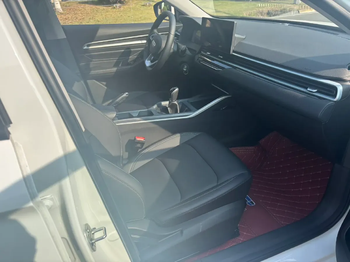 2025 Geely Emgrand 1.5L 127HP L4 5MT,autocango,china used car exporter,china ev exporter,chinese used car exporter,chinese used ev exporter