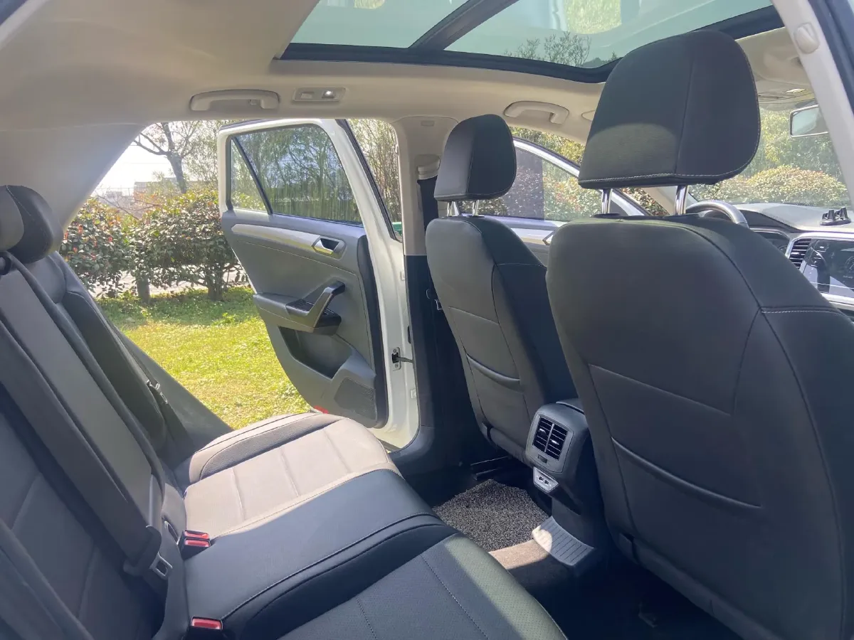 2022 Volkswagen T-Roc 1.4T 150HP L4 7DCT,autocango,china used car exporter,china ev exporter,chinese used car exporter,chinese used ev exporter