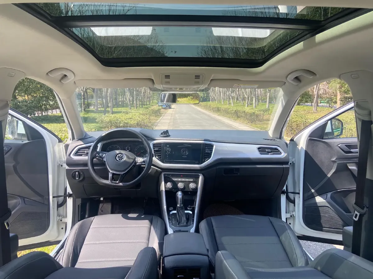 2022 Volkswagen T-Roc 1.4T 150HP L4 7DCT,autocango,china used car exporter,china ev exporter,chinese used car exporter,chinese used ev exporter