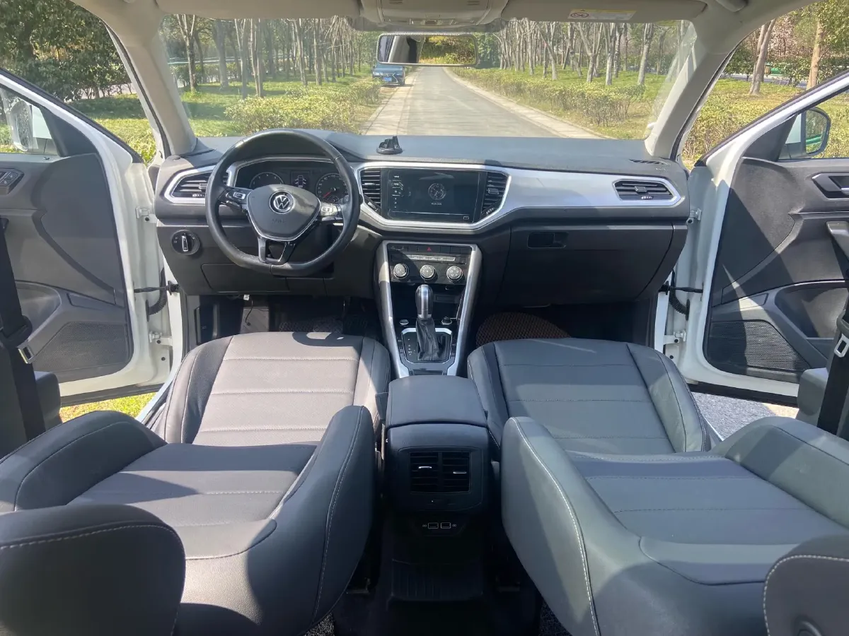 2022 Volkswagen T-Roc 1.4T 150HP L4 7DCT,autocango,china used car exporter,china ev exporter,chinese used car exporter,chinese used ev exporter