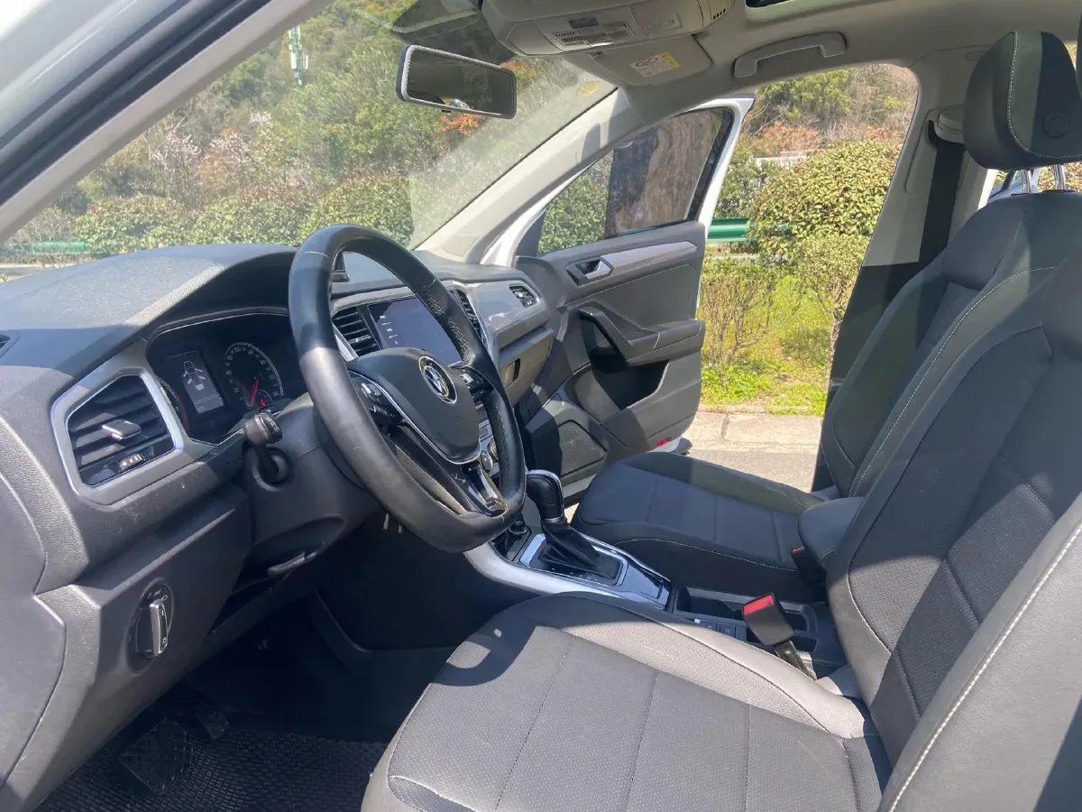 2022 Volkswagen T-Roc 1.4T 150HP L4 7DCT,autocango,china used car exporter,china ev exporter,chinese used car exporter,chinese used ev exporter