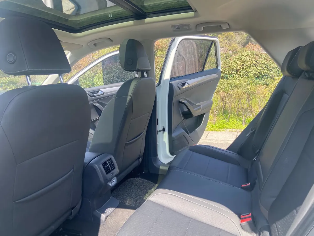 2022 Volkswagen T-Roc 1.4T 150HP L4 7DCT,autocango,china used car exporter,china ev exporter,chinese used car exporter,chinese used ev exporter