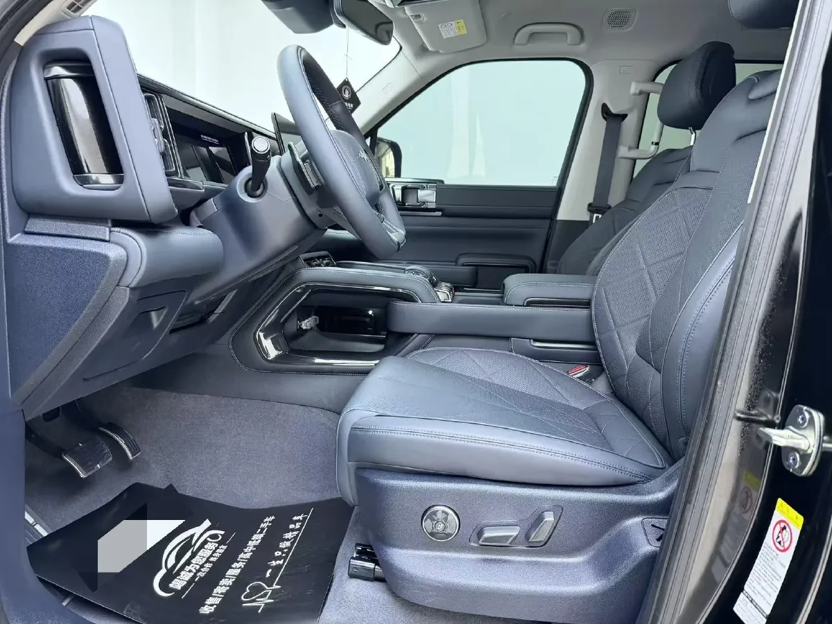 2025 FangChengBao Bao 5 1.5T 194HP L4 E-CVT PHEV 31.8KWH,autocango,china used car exporter,china ev exporter,chinese used car exporter,chinese used ev exporter