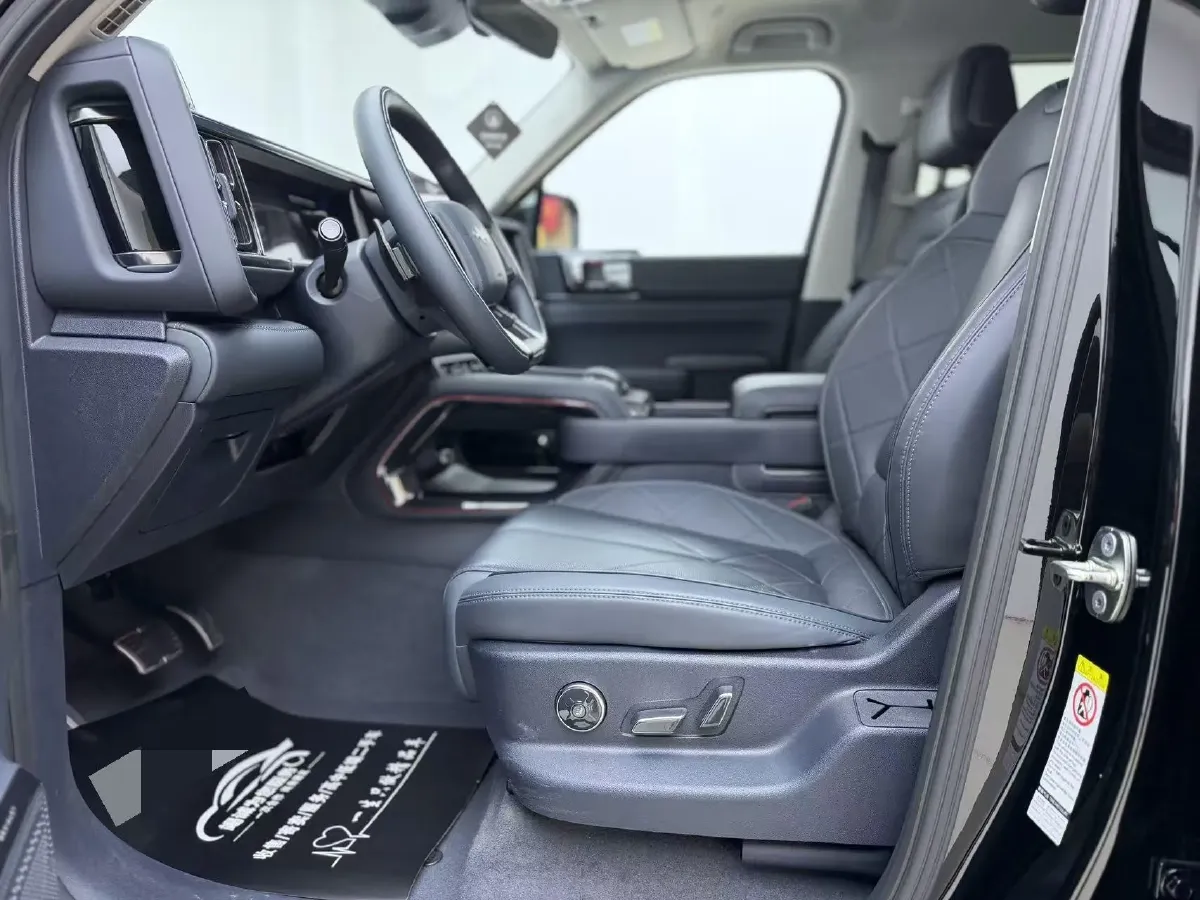 2025 FangChengBao Bao 5 1.5T 194HP L4 E-CVT PHEV 31.8KWH,autocango,china used car exporter,china ev exporter,chinese used car exporter,chinese used ev exporter