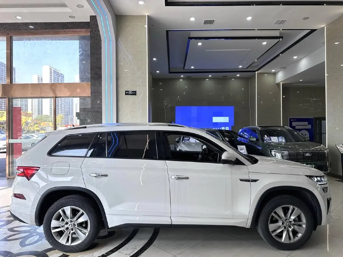 2024 Skoda Kodiak 2.0T 186HP L4 7DCT,autocango,china used car exporter,china ev exporter,chinese used car exporter,chinese used ev exporter