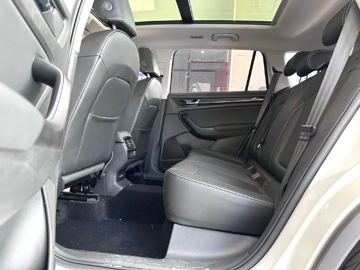 2024 Skoda Kodiak 2.0T 186HP L4 7DCT,autocango,china used car exporter,china ev exporter,chinese used car exporter,chinese used ev exporter