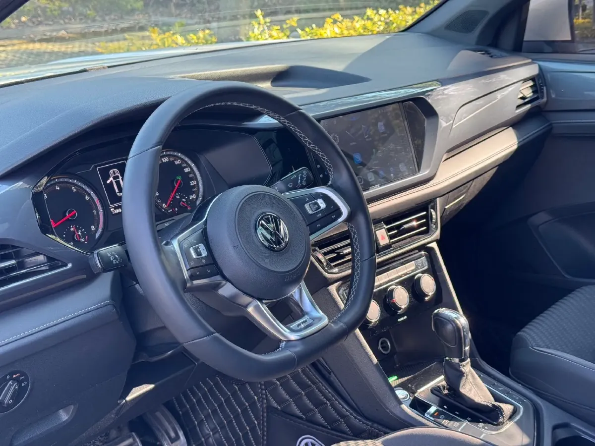 2019 MINI MINI 1.5T 102HP L3 7DCT,autocango,china used car exporter,china ev exporter,chinese used car exporter,chinese used ev exporter