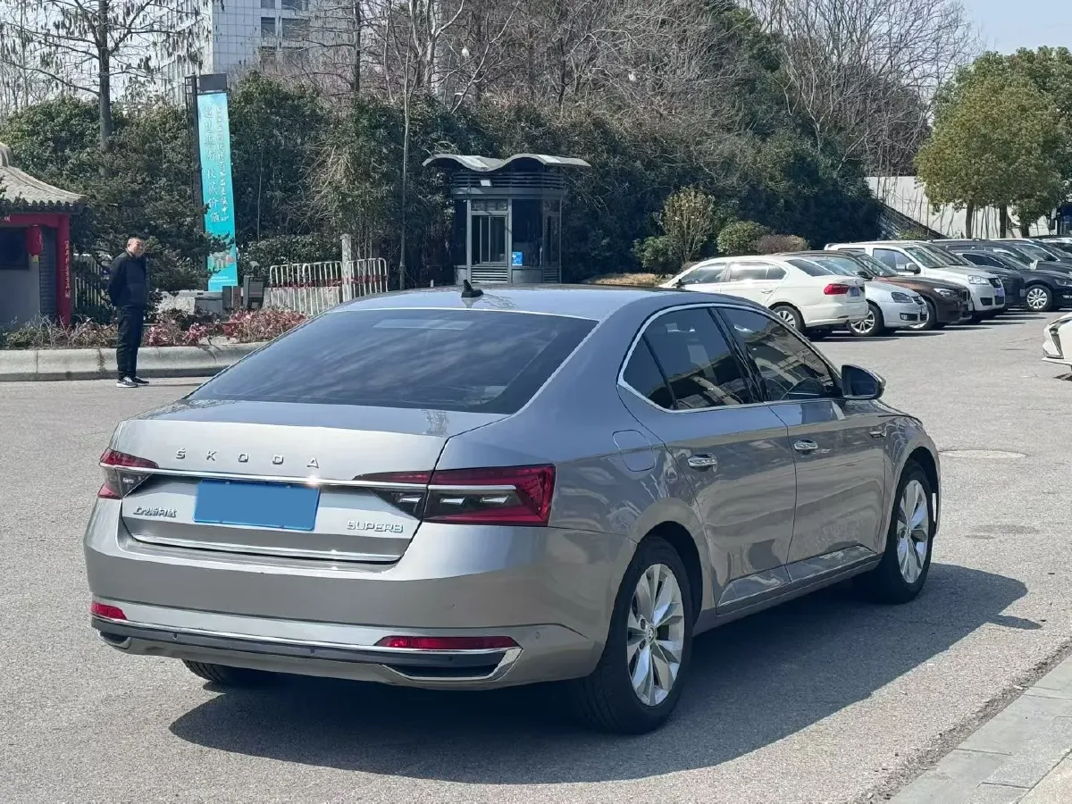 2019 Skoda Superb 1.4T 150HP L4 7DCT,autocango,china used car exporter,china ev exporter,chinese used car exporter,chinese used ev exporter