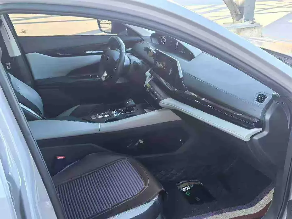 2023 ChangAn UNI-V iDD 1.5T 170HP L4 6TCT PHEV 18.4KWH,autocango,china used car exporter,china ev exporter,chinese used car exporter,chinese used ev exporter